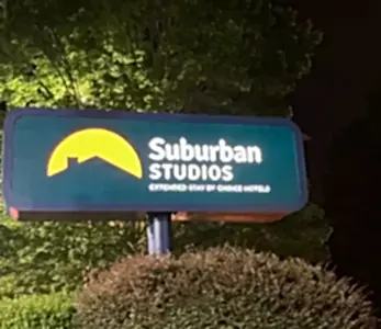 Illuminated Monument signage for hotel